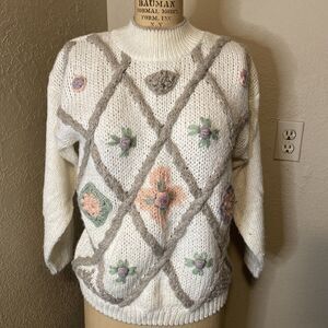 Huntington Ridge Vintage Sweater, Cream with Flowers Size Medium